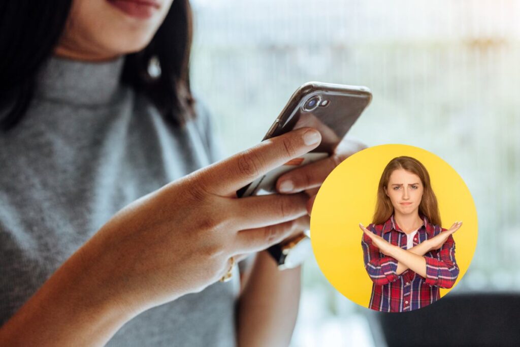 donna con cellulare- donne che mostra divieto