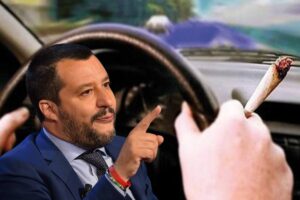 matteo salvini punta un dito contro guidatore con spinello in mano