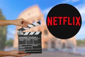 ciak, logo netflix e colosseo da sfondo